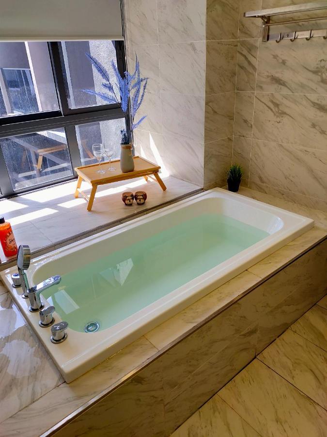 Imperio Residence Bathtub Studio At Malacca Town-Near Jonker Street Екстериор снимка